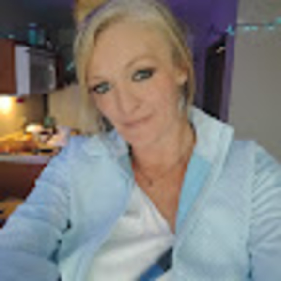 Meet your Posher, Stephanie - Picture 1 of 1